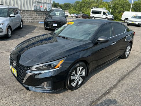 Used 2024 Nissan Altima 2.5 S FWD image 7