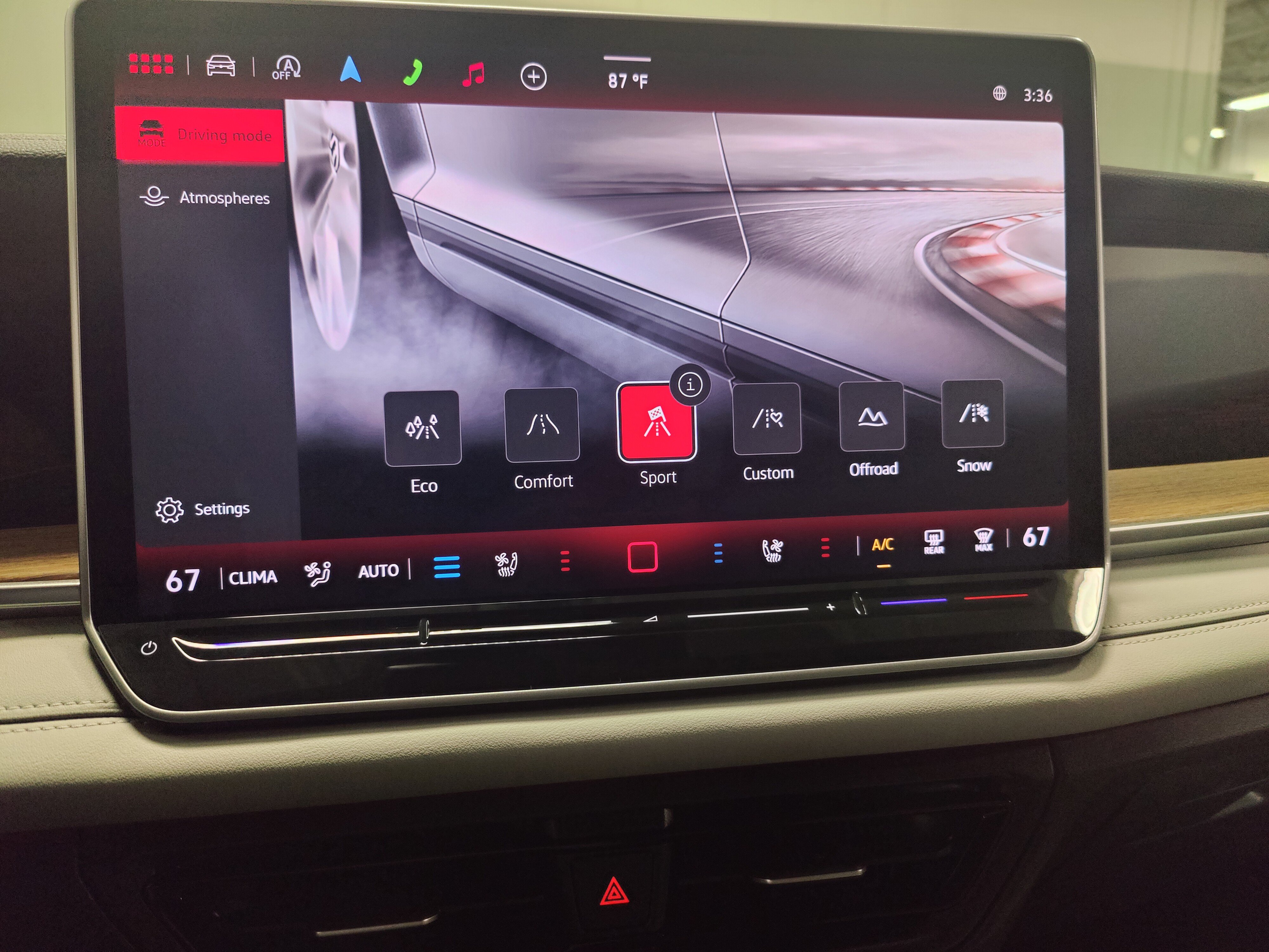 Used 2025 Volkswagen Tiguan SEL R-Line AWD/4WD image 28