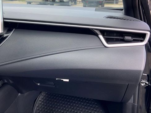 Used 2025 Toyota Corolla SE w/ SE Premium Package image 18