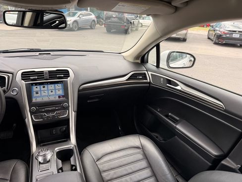 Used 2018 Ford Fusion SE w/ Equipment Group 602A FWD image 25