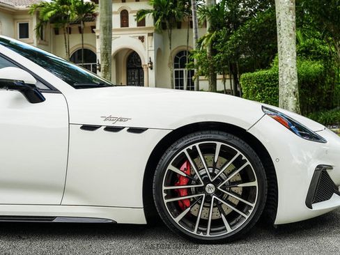 Used 2024 Maserati GranTurismo Trofeo AWD/4WD image 11