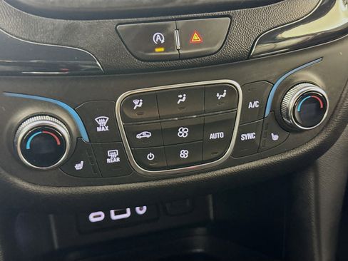 Used 2022 Chevrolet Equinox RS w/ RS Leather Package AWD/4WD image 18