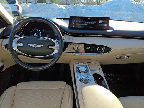 Certified 2022 Genesis GV70 2.5T image 15