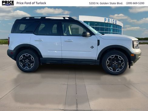 Used 2025 Ford Bronco Sport Outer Banks image 4