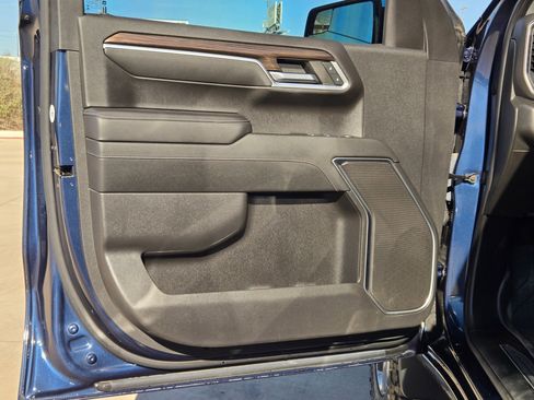 Used 2022 Chevrolet Silverado 1500 LT w/ Z71 Off-Road Package image 11