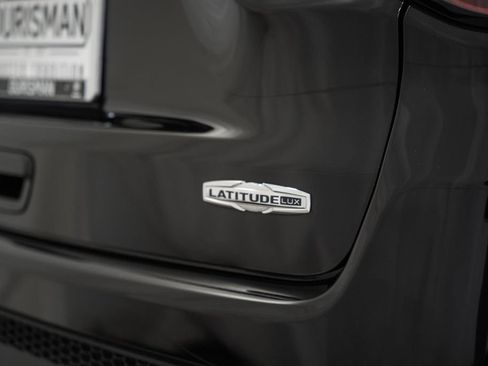 Certified 2022 Jeep Compass Latitude w/ Sun and Sound Group AWD/4WD image 8