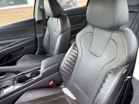 Used 2023 Hyundai Elantra Limited FWD image 3