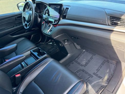 Used 2023 Honda Odyssey Sport image 13