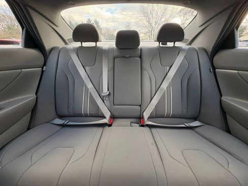 Used 2025 Hyundai Elantra SEL image 37