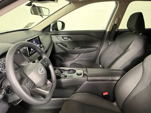 Used 2025 Nissan Rogue S AWD/4WD image 27