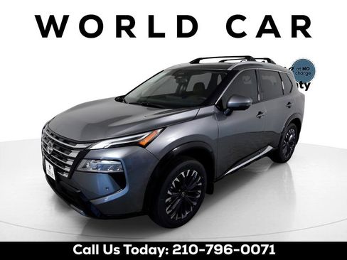 Used 2025 Nissan Rogue Platinum image 3