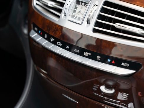 Used 2012 Mercedes-Benz CL 63 AMG image 38