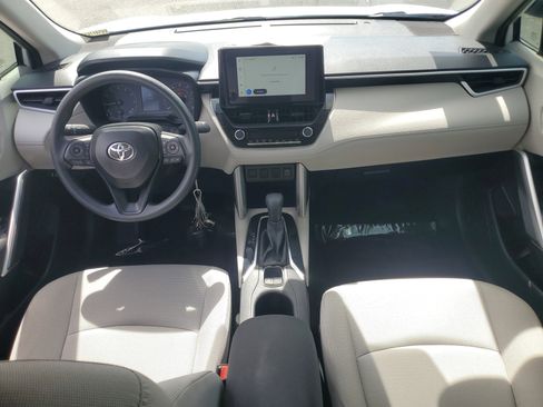 Used 2025 Toyota Corolla Cross L image 14