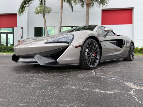 Used 2017 McLaren 570S RWD image 10