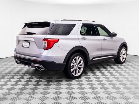 Used 2023 Ford Explorer Platinum w/ Technology Package AWD/4WD image 5
