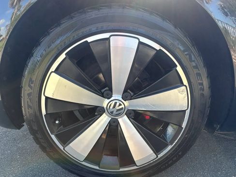 Used 2013 Volkswagen Beetle 2.0T FWD image 20