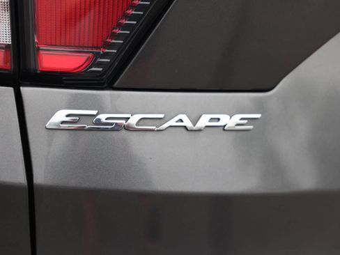 Used 2017 Ford Escape SE AWD/4WD image 28