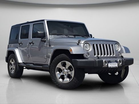 Used 2018 Jeep Wrangler Unlimited Sahara AWD/4WD image 2