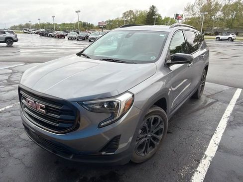 Used 2020 GMC Terrain SLE w/ Driver Convenience Package FWD image 2