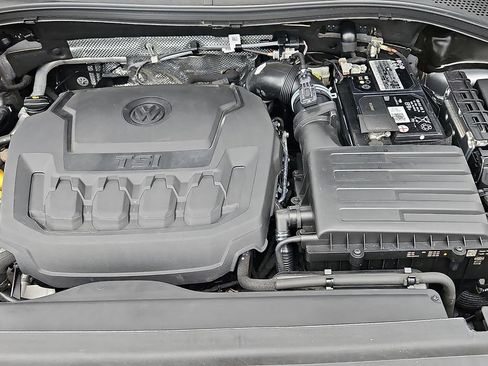 Certified 2022 Volkswagen Tiguan SE R-Line image 31