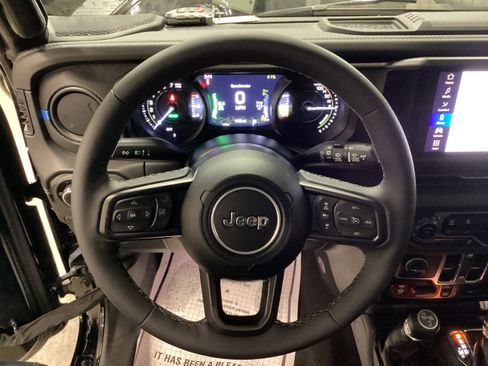 Used 2025 Jeep Wrangler Unlimited Rubicon 4xe w/ Safety Group image 17