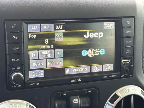 Used 2017 Jeep Wrangler Unlimited Sahara w/ Connectivity Group AWD/4WD image 23