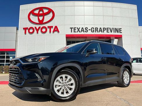 Used 2025 Toyota Grand Highlander FWD image 2