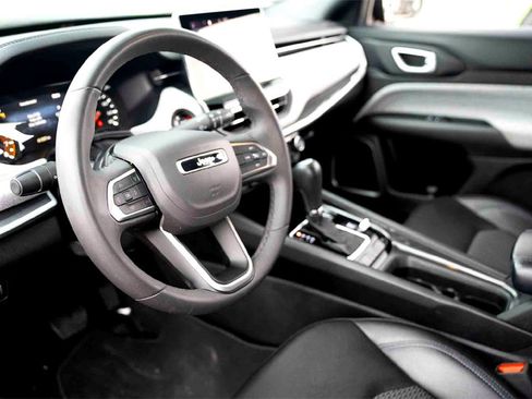 Used 2024 Jeep Compass Latitude image 12