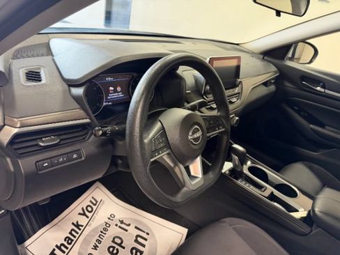 Used 2023 Nissan Altima 2.5 SV FWD image 12