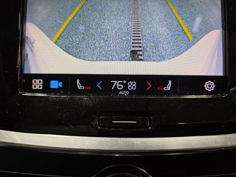 Used 2023 Volvo S60 T8 Plus image 29