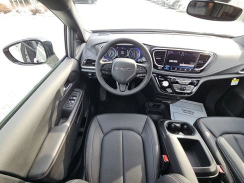 New 2026 Chrysler Pacifica Select image 21