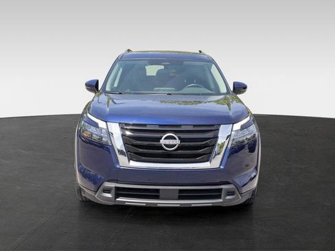 Used 2025 Nissan Pathfinder SV AWD/4WD image 13