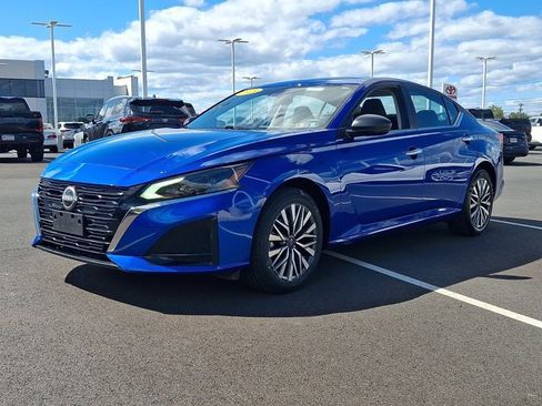 Used 2025 Nissan Altima 2.5 SV AWD/4WD image 3