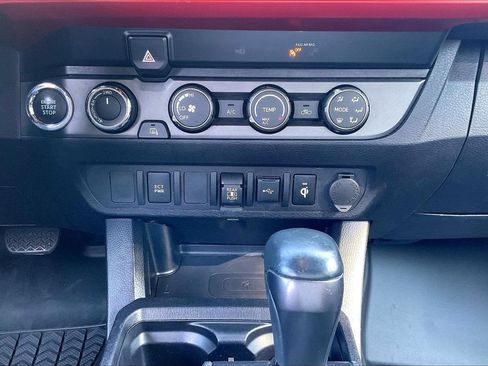 Used 2020 Toyota Tacoma TRD Sport AWD/4WD image 18