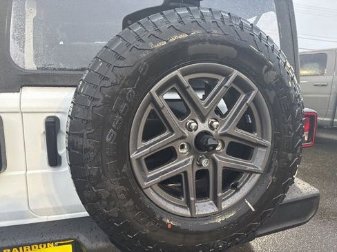 Used 2025 Jeep Wrangler Sport image 13