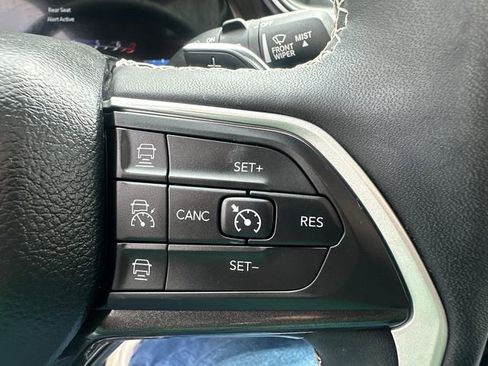 Used 2023 Jeep Grand Cherokee Laredo w/ Luxury Tech Group I AWD/4WD image 38