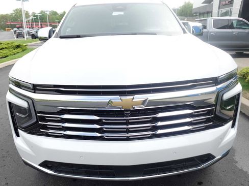 New 2025 Chevrolet Suburban Premier AWD/4WD image 8