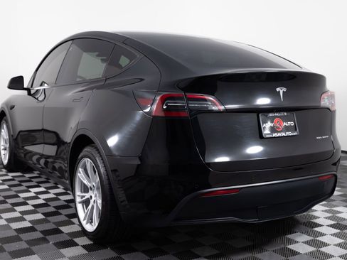 Used 2021 Tesla Model Y Long Range image 5
