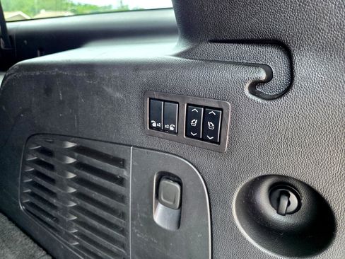 Used 2018 GMC Yukon XL SLT image 16