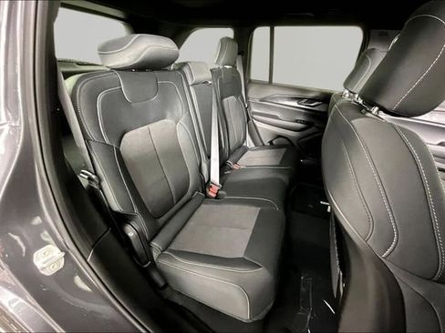 New 2026 Jeep Grand Cherokee Laredo image 11