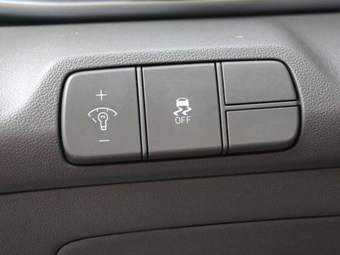 Used 2024 Hyundai Elantra SEL FWD image 19