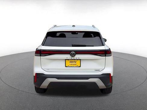 Used 2026 Volkswagen Tiguan SE AWD/4WD image 12