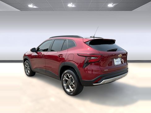 Certified 2024 Chevrolet Trax LT w/ Driver Confidence Package FWD image 3