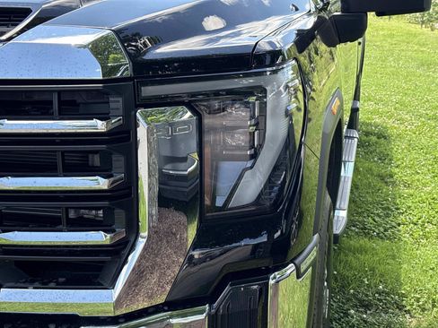 Used 2025 GMC Sierra 2500 SLT w/ SLT Convenience Package AWD/4WD image 10