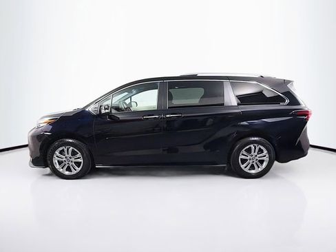 Used 2023 Toyota Sienna Platinum AWD/4WD image 4