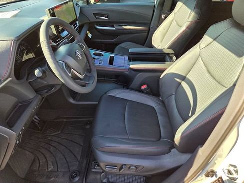 Used 2026 Toyota Sienna XSE FWD image 10
