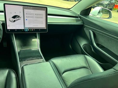 Used 2020 Tesla Model 3 Standard Range RWD image 15