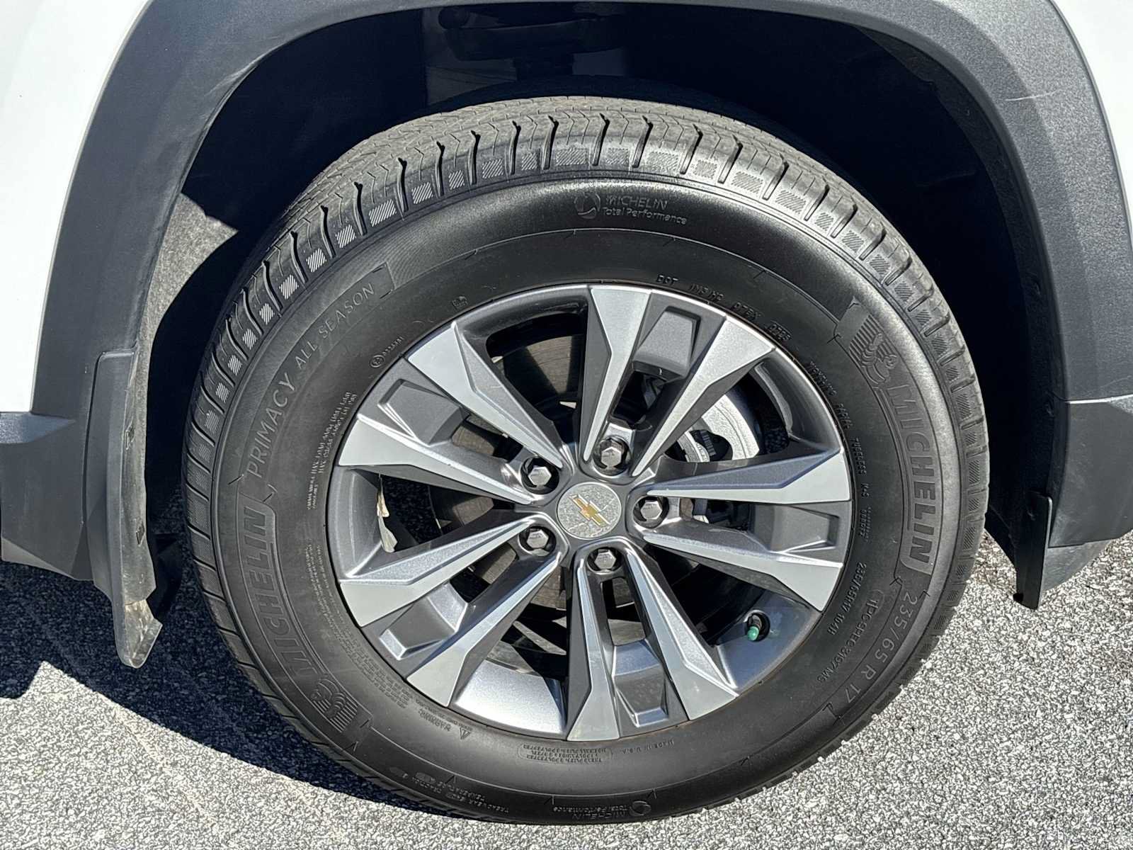 Used 2026 Chevrolet Equinox LT AWD/4WD image 32
