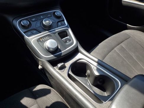 Used 2016 Chrysler 200 Limited image 24