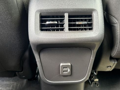 Used 2024 GMC Terrain SLE w/ Driver Convenience Package FWD image 18